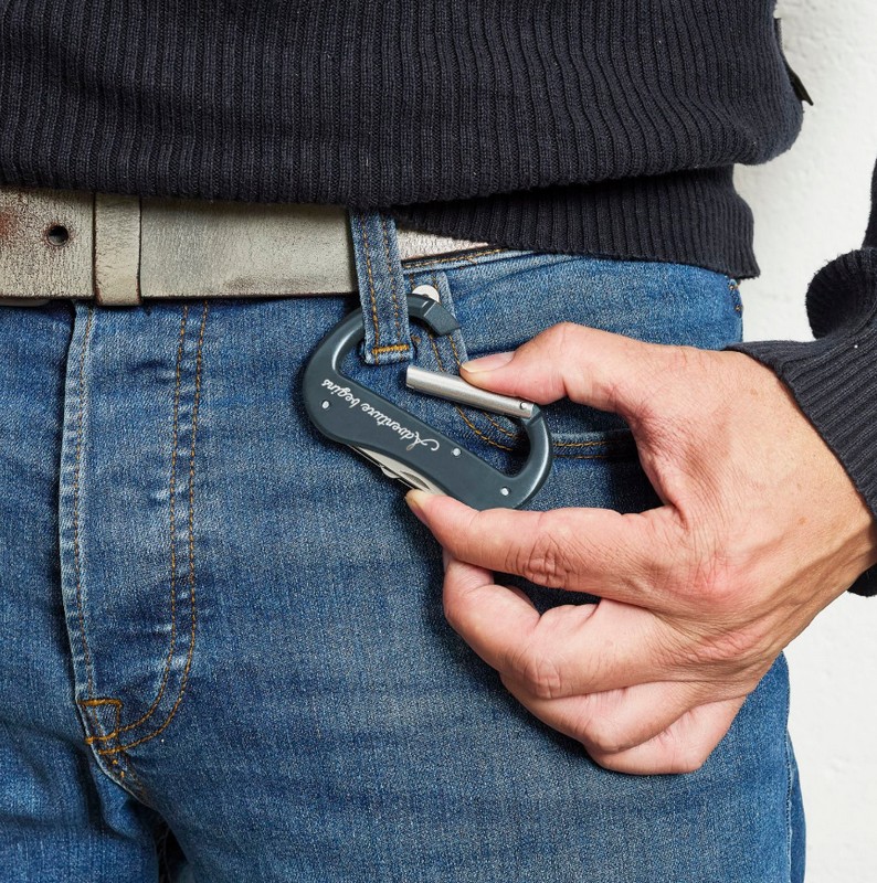 Portachiavi moschettone multiutensile 5 in 1 con lima, apribottiglie, coltello e forbici, per un classico regalo uomo